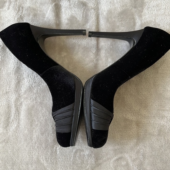 Nina black velvet heels - Picture 16 of 17